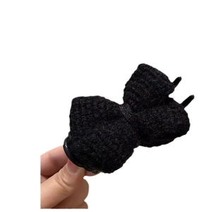 Elegant black knitted bow claw clip for buns, high-quality winter hair accessory