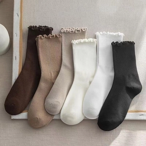 Set of women's ruffled crew socks in Morandi colors with ribbed texture and soft cotton