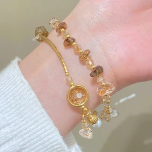 Ensemble de bracelets dorés avec pendentif en cristal champagne et perles minérales