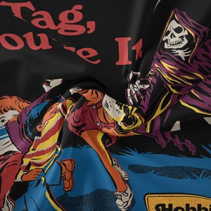 Dettaglio della stampa del mietitore a fumetti su tessuto morbido per arazzi da muro