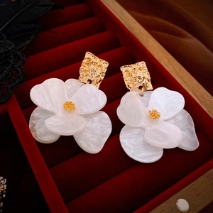 Elegant floral earrings with pearl luster petals and gold textured rectangular studs
