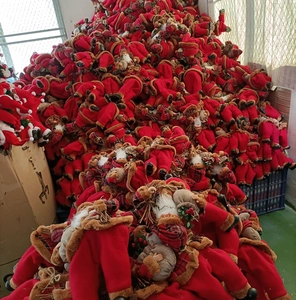 Macro shot of plush Santa Claus figurines in a hot air balloon festive display