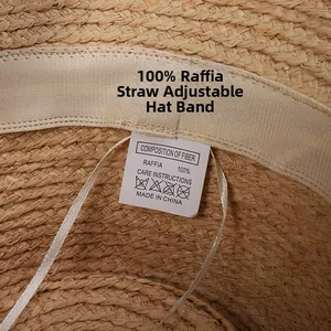 Nahaufnahme der Innenseite eines Raffia-Strohhuts mit verstellbarem Innenband