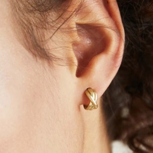 Minimalist gold S925 silver needle twisted C-shape hoop earrings for a trendy vintage look