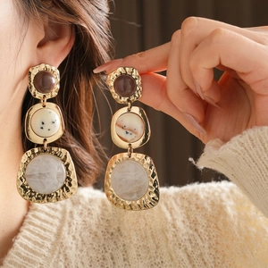 Vintage geometric three-tier resin drop earrings with gold frames for luxury fashion style