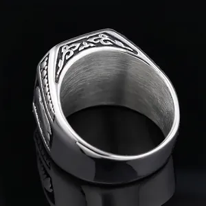 Bague gothique tête de corbeau en acier inoxydable pour homme avec gravures nordiques