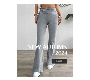 Détail du pantalon évasé gris à taille haute avec fronces et texture en maille douce