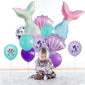 Detalle del set de globos de sirena con cola de aluminio para decoración de cumpleaños