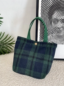 Mini borsa tote vintage in lana a quadri verdi con manici in tela e bottone dorato
