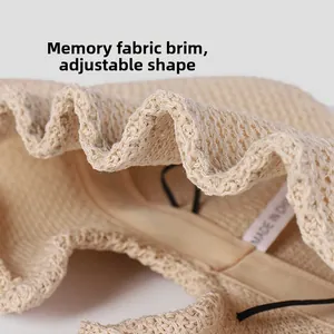 Detailansicht beige Strick-Sonnenhut mit biegsamem Formdraht in der Krempe für Styling