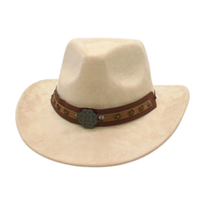 Chapeau de cow-boy beige en daim avec bandeau en cuir clouté et boucle métallique vintage