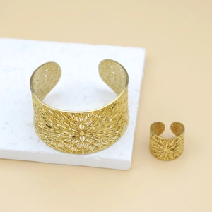 Exquisite gold hollowed floral pattern wide cuff bracelet and open ring jewelry set