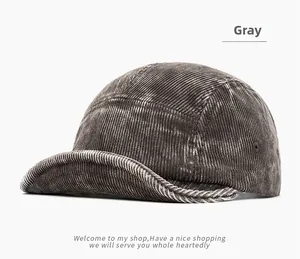 Detailansicht der grauen Cord-Baseballkappe mit Struktur und Metall-Ösen