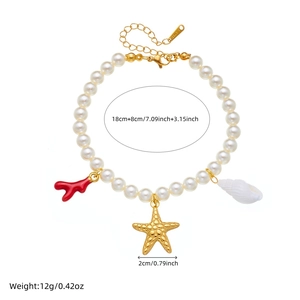 Détail de bracelet en perles avec breloques étoile de mer, corail et mesures de taille