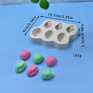 Details der 6-Loch Tulpenknospen-Silikonform mit Maßen und fertigen Kuchendekorationen