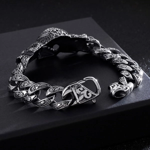 Bracciale vintage con teschio e croce in acciaio con zirconi e maglie incise
