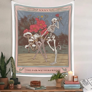 Détail de tapisserie tarot avec squelette, rose et champignons pour décoration murale