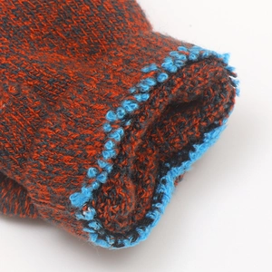 Gemütliche gestreifte Strickhandschuhe für Kinder in Orange und Grau mit blauen Bündchen