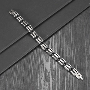 Retro multi-layer bike chain bracelet for men in silver stainless steel and black silicone
