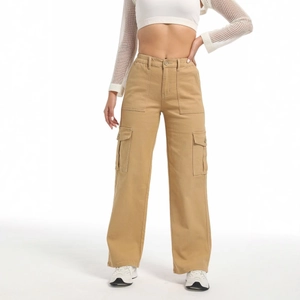 Women's khaki high-waist cargo pants with side pockets and loose straight-leg cut