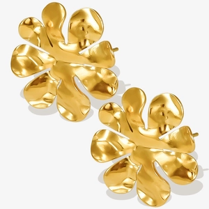 Detailed view of 18k gold flower earrings featuring irregular petal textures