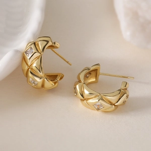Vintage 18K gold-plated C-shaped earrings with quilted texture and zircon stones