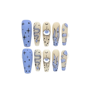 Unghie finte blu opache dipinte a mano con motivi serpente e occhio forma Coffin