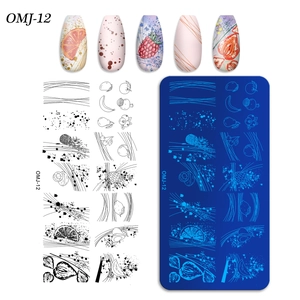 Détail de la plaque nail art OMJ-12 avec motifs de fruits comme fraises et agrumes