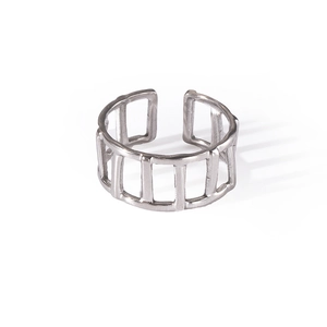 Minimalist silver stainless steel open ring with geometric hollow chain link design