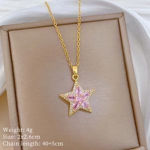 Collier étoile rose avec cristaux sur boîte incluant les détails de taille et poids