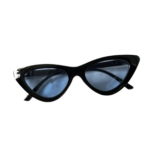 Classic black cat-eye sunglasses with dark grey lenses for hiking and outdoor photography