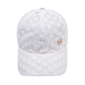 Casquette de baseball en dentelle blanche avec broderie 3D et insigne doré pour femme