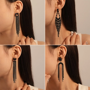 Ensemble de boucles d'oreilles noires à cristaux nœud et pompons fleuris