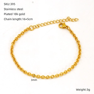 Detailed view of 3mm wide 18K gold plated stainless steel O-chain bracelet with lobster clasp