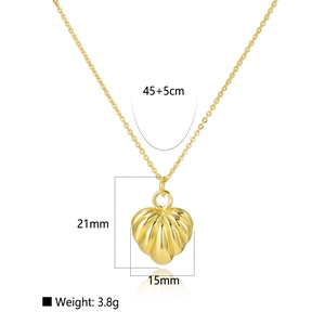 Detail view of 18k gold heart pendant showing dimensions 21x15mm and 45+5cm chain length