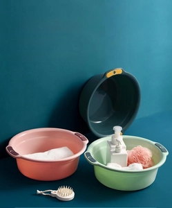 Detailed set of three plastic washbasins in assorted colors with hanging holes and brush