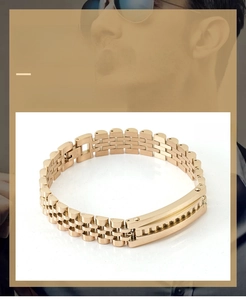 Detailed view of men's 18K gold watch-chain link bracelet with a smooth metal plate