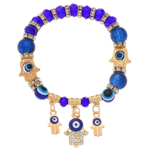 Blauwe Evil Eye kralenarmband met Hamsa-handbedel en goudkleurige kristalaccenten