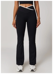 V-förmiger Crossover-Bund mit weißem Kontrastrand an schwarzer ausgestellter Yoga-Hose