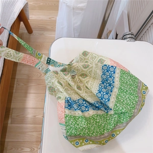 Floral patchwork cotton tote bag with vintage prints and large capacity for casual use