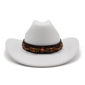 Chapeau de cowboy blanc en feutre avec bande perlée ethnique et gemme d'ambre