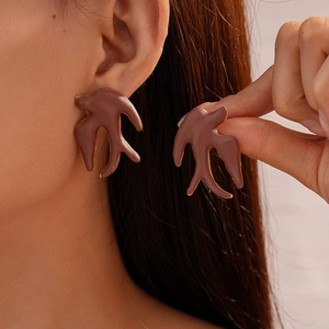Boucles d'oreilles hirondelles rétro peintes en marron foncé et doré style vintage