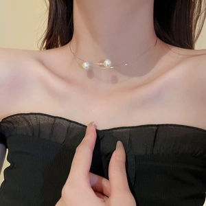 Collier ras du cou perles minimaliste avec chaîne invisible flottante pour femmes