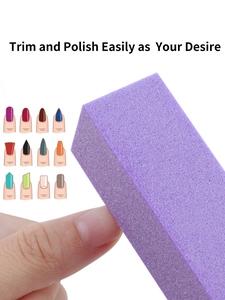 Bloc polissoir violet à 4 faces montrant 12 formes d'ongles et utilisation sur les doigts