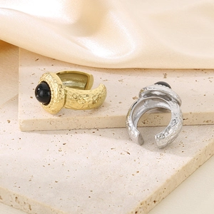 Bague ajustable vintage en acier inoxydable martelé avec perle noire en doré et argenté