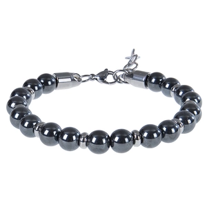 Dettaglio del bracciale con perline di pietra da 8mm ed ematite con chiusura regolabile