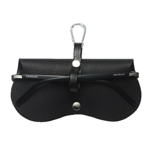 Étui à lunettes portable en cuir grainé noir avec mousqueton métallique et lunettes