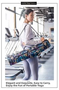 Détail du sac de tapis de yoga imprimé de feuilles tropicales avec bandoulière réglable