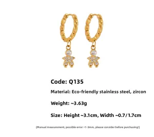 Detail of 18K gold-plated stainless steel hoop earrings with sparkling zircon astronaut charms