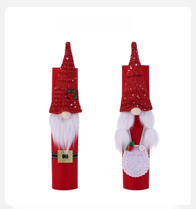 Detail von Weihnachts-Gnomes mit Pailletten und Spitzen-Schürze für Griffe oder Flaschen